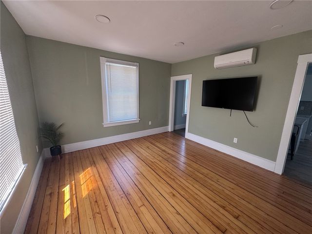 35 Elm Street B, Newport, RI 02840