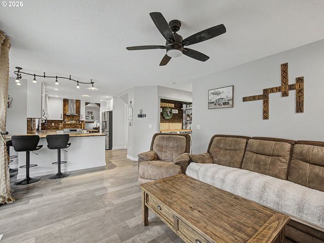 3008 Se LAURA Ave, Gresham, OR 97080