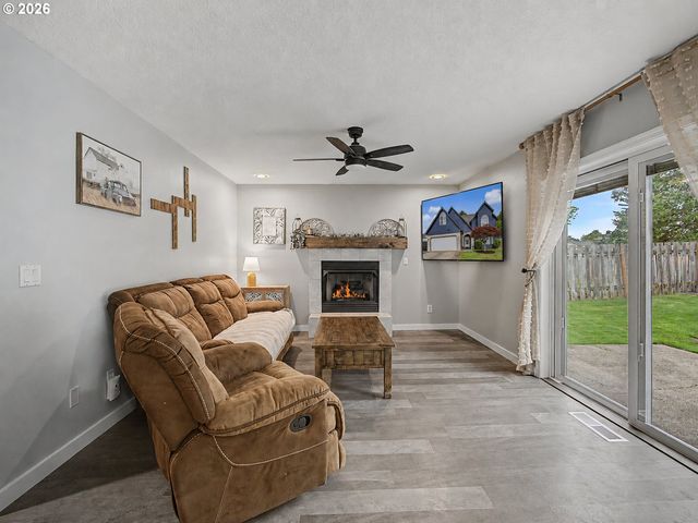 3008 Se LAURA Ave, Gresham, OR 97080