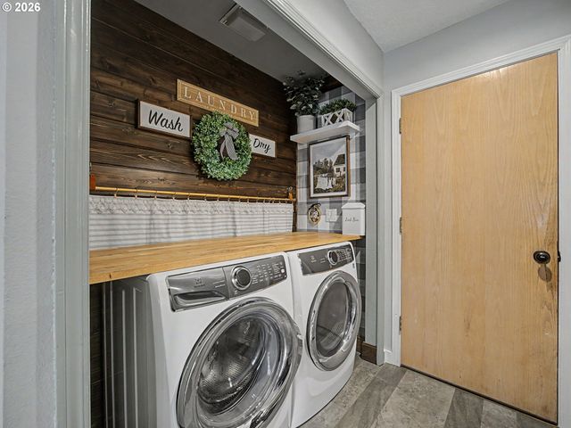 3008 Se LAURA Ave, Gresham, OR 97080