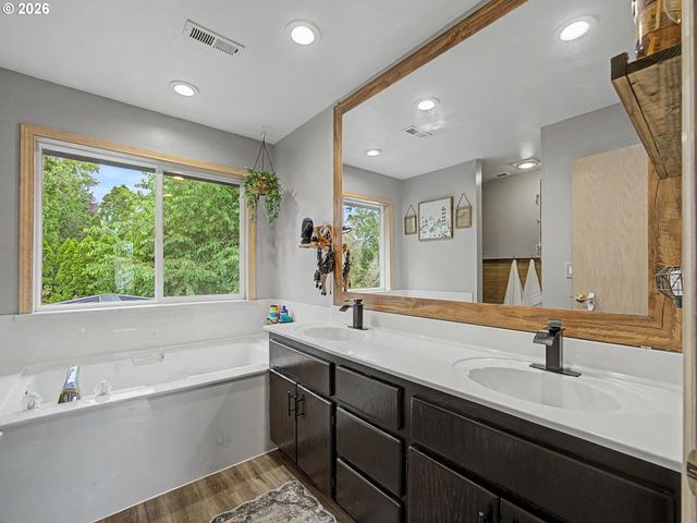 3008 Se LAURA Ave, Gresham, OR 97080