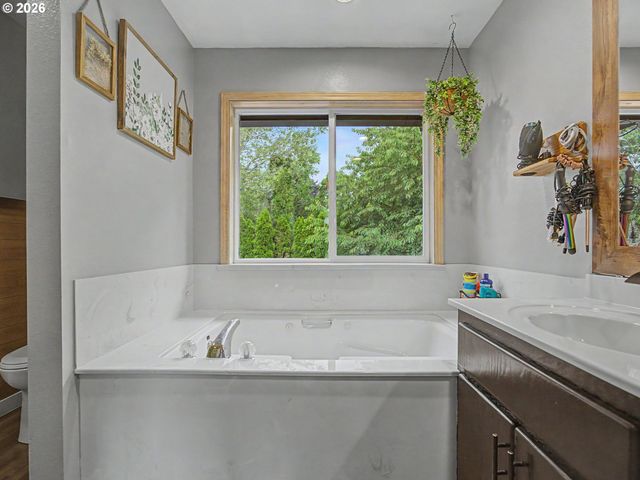 3008 Se LAURA Ave, Gresham, OR 97080
