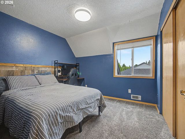 3008 Se LAURA Ave, Gresham, OR 97080