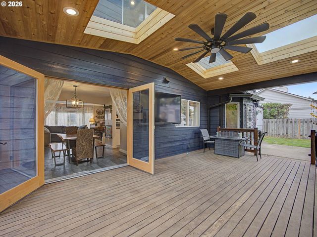3008 Se LAURA Ave, Gresham, OR 97080