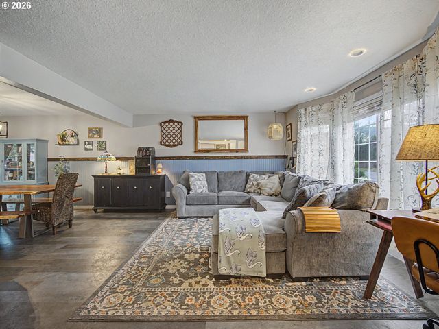 3008 Se LAURA Ave, Gresham, OR 97080