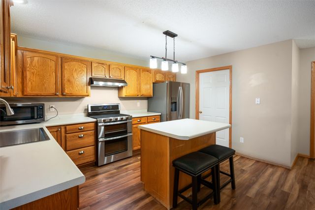 12503 Douglas Parkway, Urbandale, IA 50323