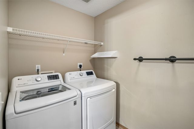 12503 Douglas Parkway, Urbandale, IA 50323