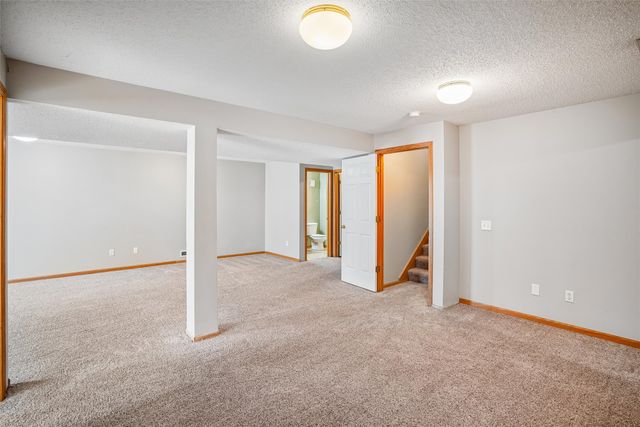 12503 Douglas Parkway, Urbandale, IA 50323