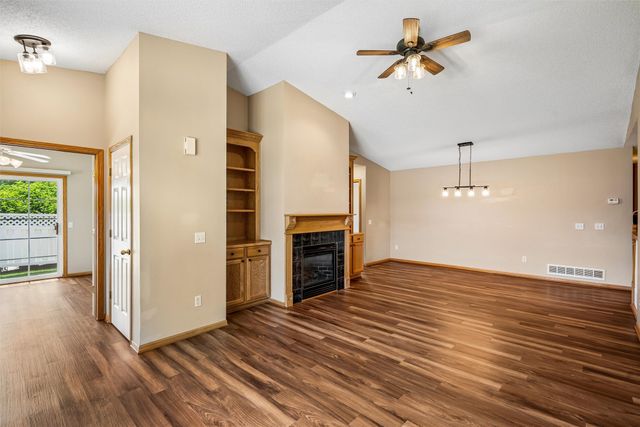 12503 Douglas Parkway, Urbandale, IA 50323