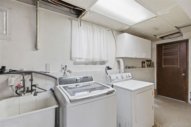 6230 Barker Drive, Waterford Charter Township, MI 48329