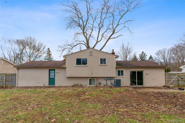6230 Barker Drive, Waterford Charter Township, MI 48329