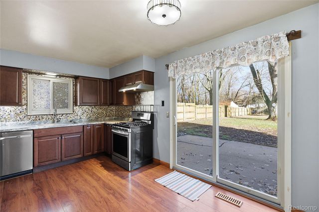 6230 Barker Drive, Waterford Charter Township, MI 48329