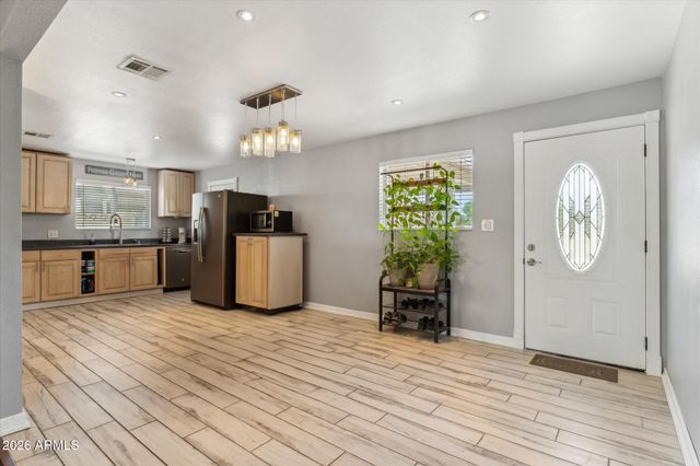 9716 N 55TH Avenue, Glendale, AZ 85302
