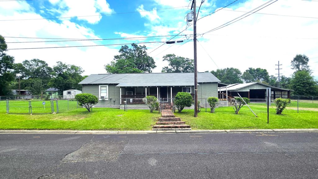 617 Vine, Deridder, LA 70634