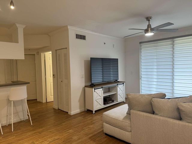 17125 N Bay Road 3102, Sunny Isles Beach, FL 33160