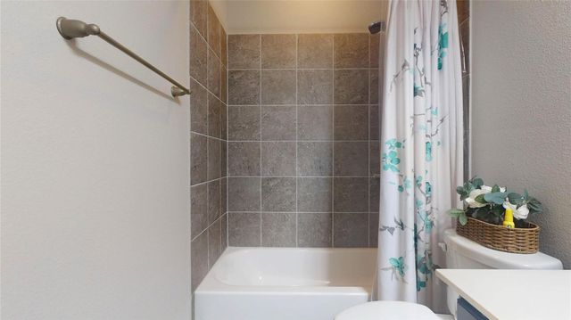 2327 Windy Sail Drive, Texas City, TX 77568