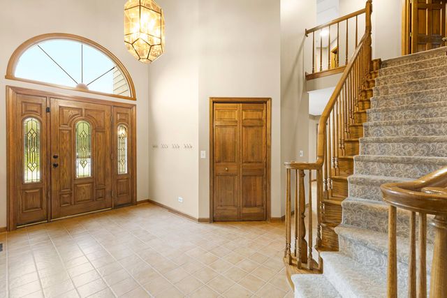 5N191 Fox Bluff Drive, St. Charles, IL 60175
