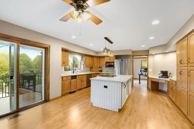 5N191 Fox Bluff Drive, St. Charles, IL 60175