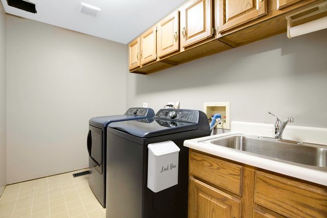 5N191 Fox Bluff Drive, St. Charles, IL 60175