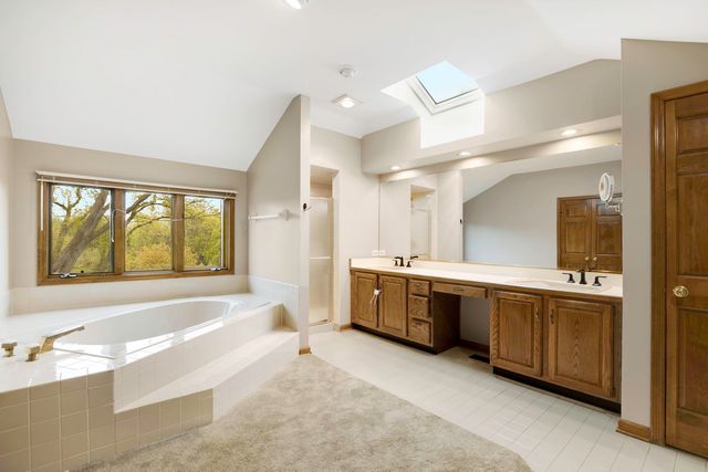 5N191 Fox Bluff Drive, St. Charles, IL 60175