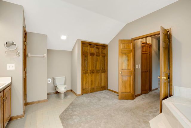 5N191 Fox Bluff Drive, St. Charles, IL 60175