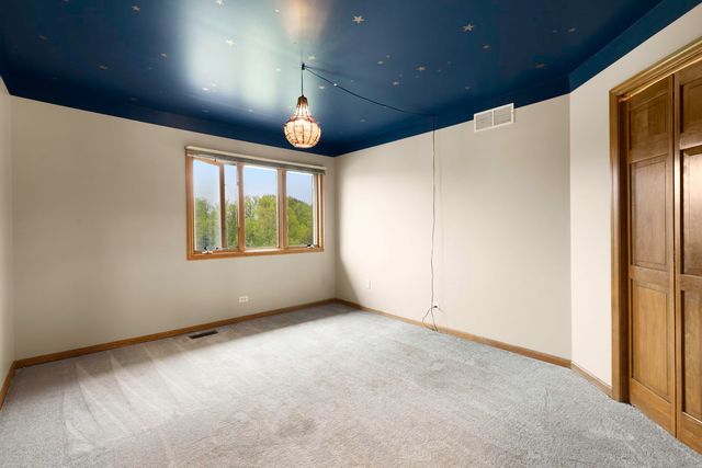 5N191 Fox Bluff Drive, St. Charles, IL 60175
