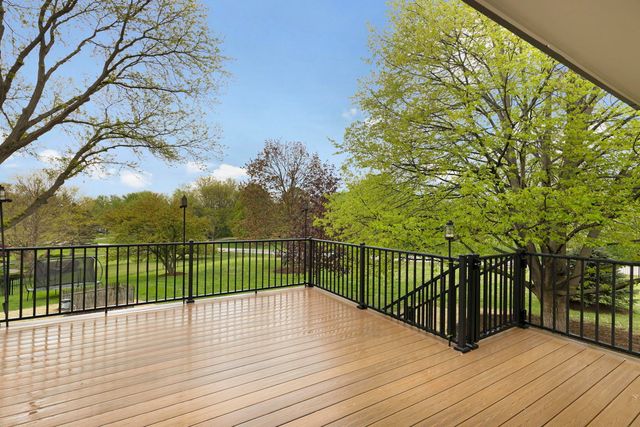 5N191 Fox Bluff Drive, St. Charles, IL 60175