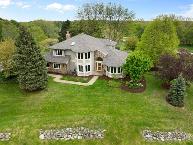 5N191 Fox Bluff Drive, St. Charles, IL 60175