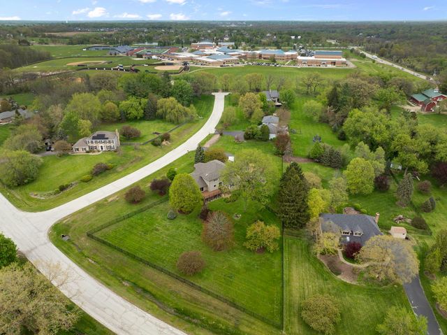 5N191 Fox Bluff Drive, St. Charles, IL 60175
