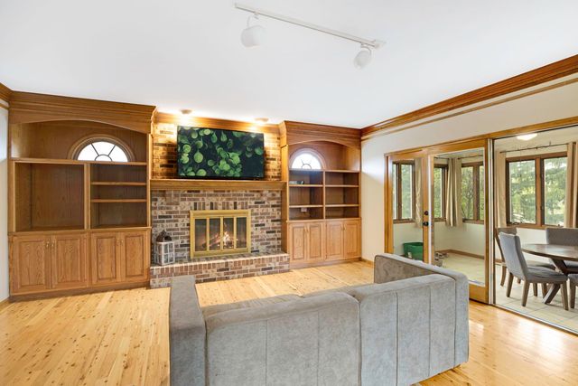 5N191 Fox Bluff Drive, St. Charles, IL 60175