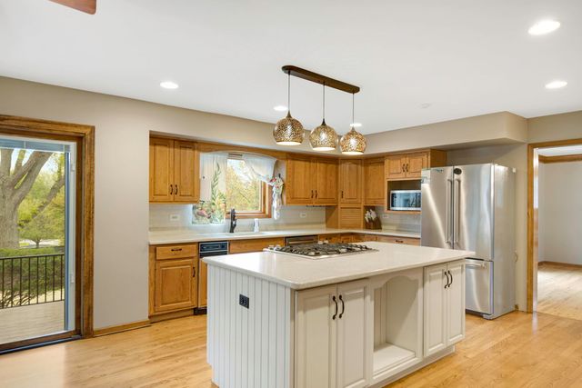 5N191 Fox Bluff Drive, St. Charles, IL 60175