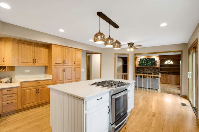 5N191 Fox Bluff Drive, St. Charles, IL 60175