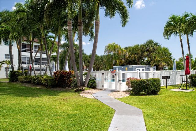 4200 Crystal Lake Dr 204, Deerfield Beach, FL 33064
