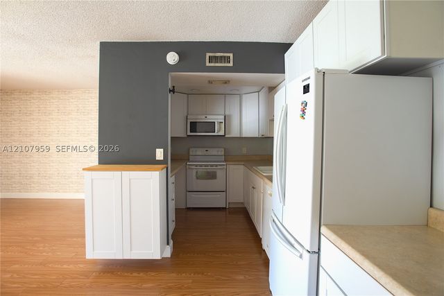 4200 Crystal Lake Dr 204, Deerfield Beach, FL 33064