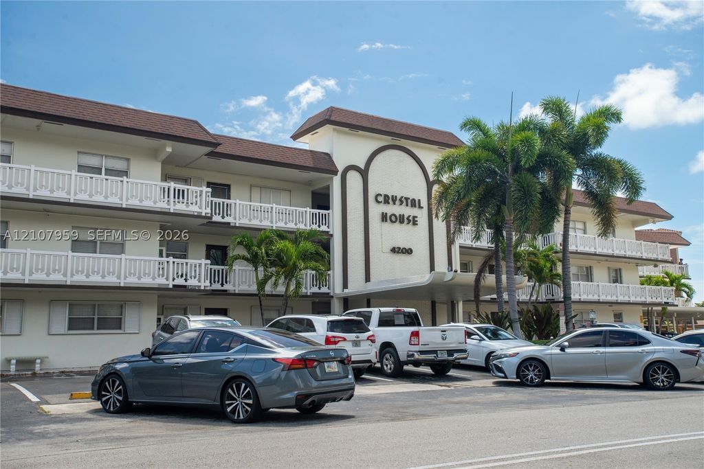 4200 Crystal Lake Dr 204, Deerfield Beach, FL 33064