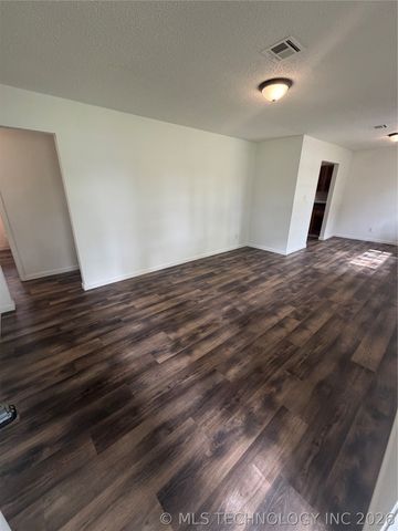 202 Quail Drive, Pryor, OK 74361