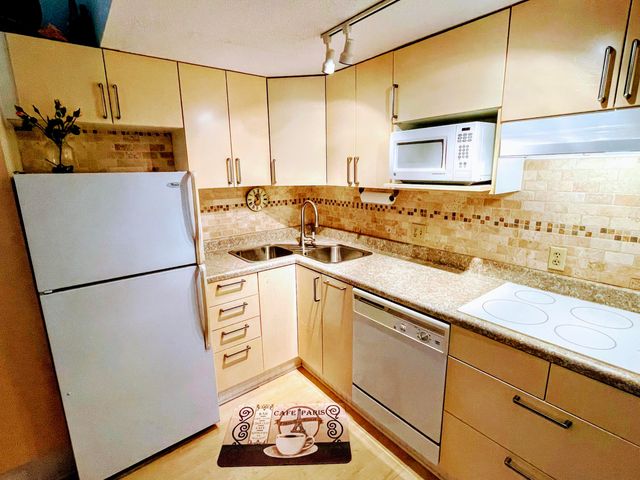 365 Sea Cloud Circle, Edisto Island, SC 29438