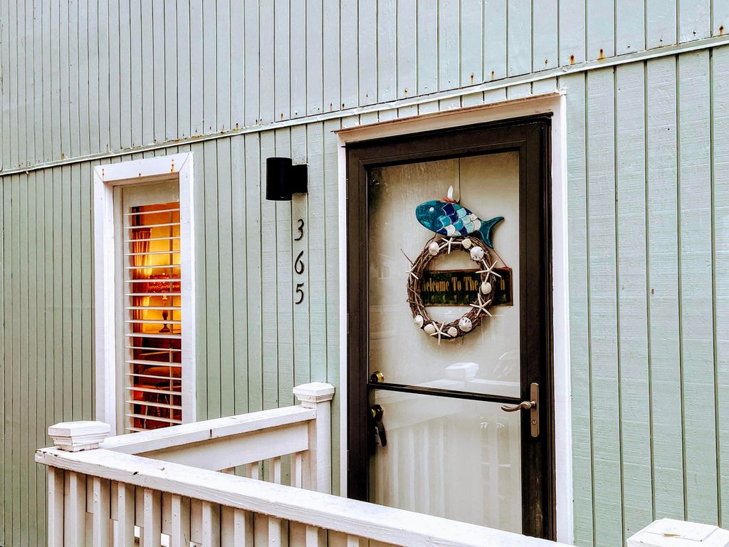 Image 8 of property listing at 365 Sea Cloud Circle, Edisto Island, SC 29438