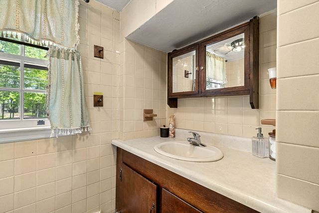 600 Main St, Ashby, MA 01431