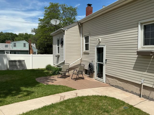 202 19th Avenue S, South Saint Paul, MN 55075