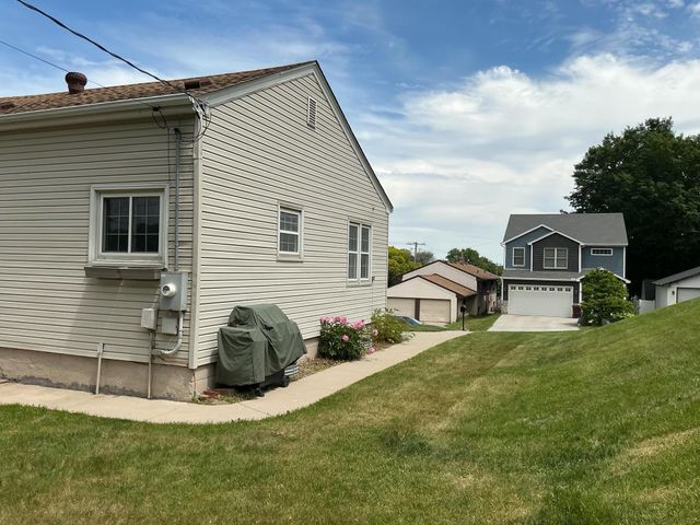 202 19th Avenue S, South Saint Paul, MN 55075