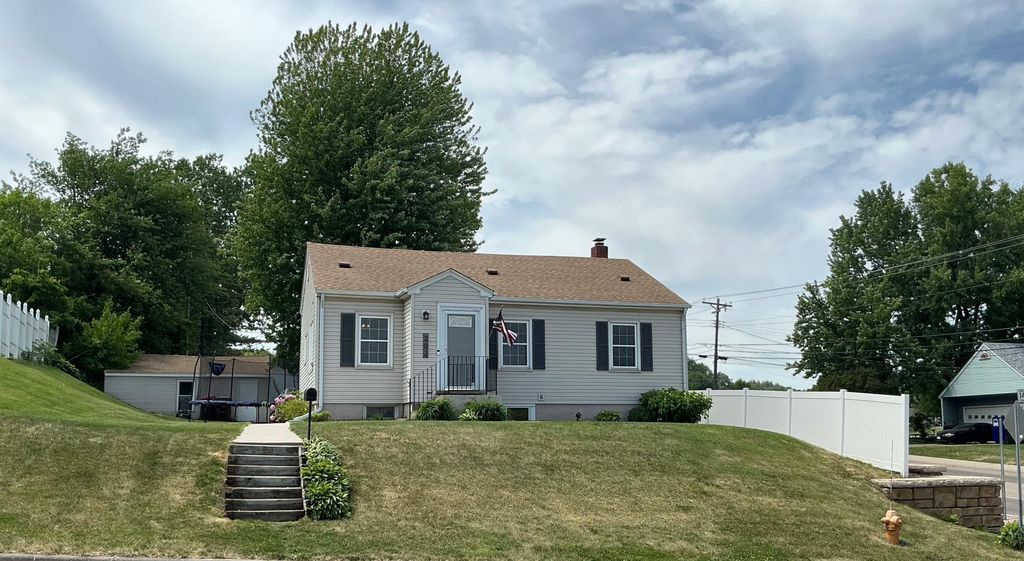 202 19th Avenue S, South Saint Paul, MN 55075