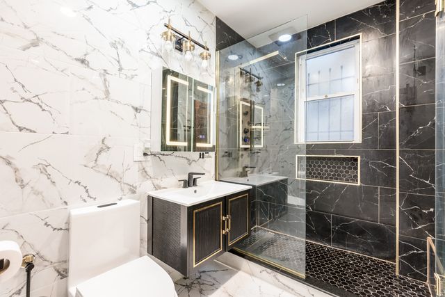 5242 N Kimball Avenue, Chicago, IL 60625