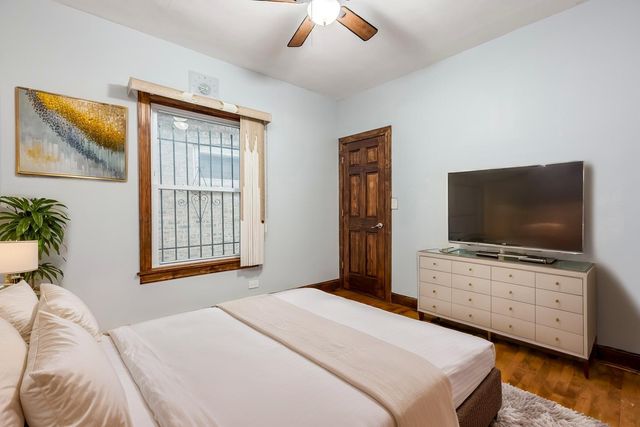 5242 N Kimball Avenue, Chicago, IL 60625