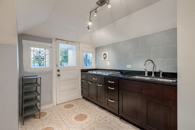 5242 N Kimball Avenue, Chicago, IL 60625