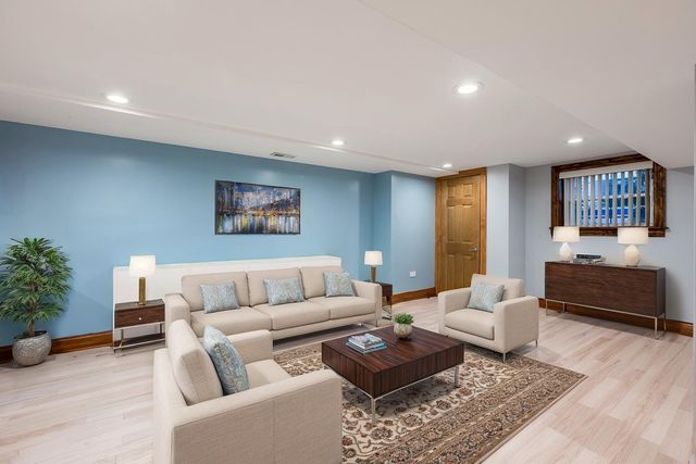 5242 N Kimball Avenue, Chicago, IL 60625