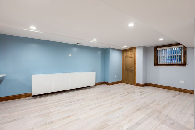 5242 N Kimball Avenue, Chicago, IL 60625