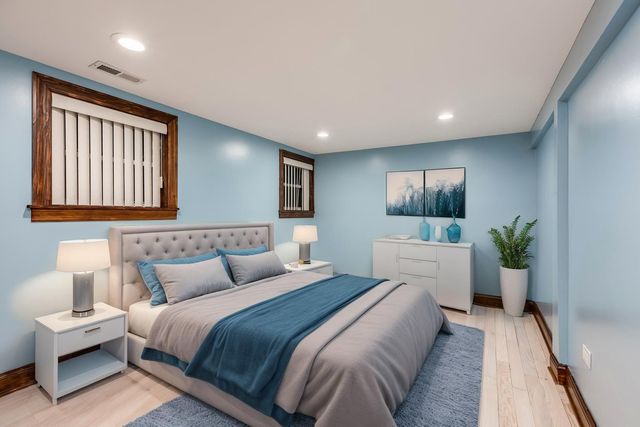 5242 N Kimball Avenue, Chicago, IL 60625