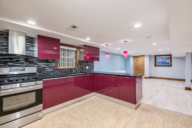 5242 N Kimball Avenue, Chicago, IL 60625