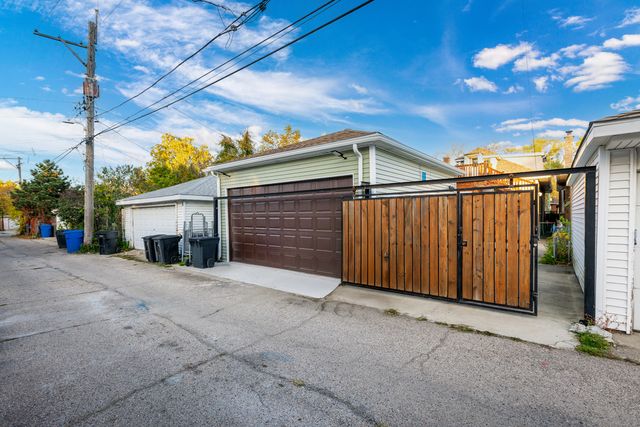 5242 N Kimball Avenue, Chicago, IL 60625